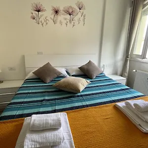By Foot Apartamento Varenna